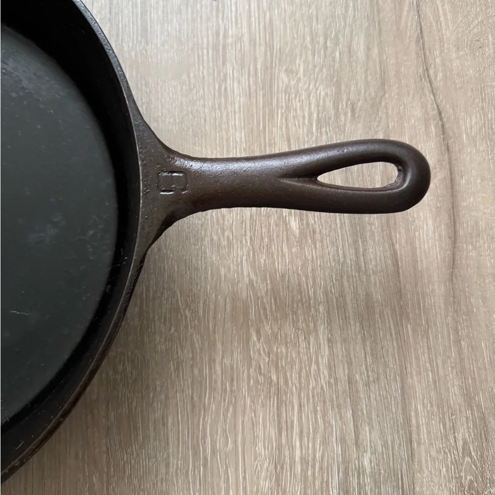 Griswold Cast Iron Skillet #9 Erie PA 1946-1952